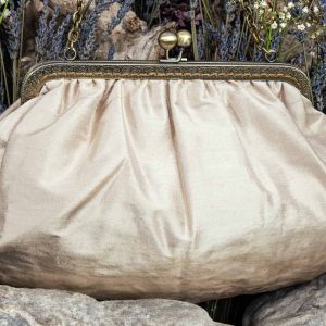 Clutch elegant din mătase bej